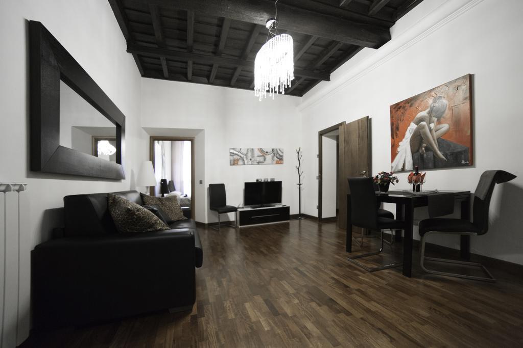 64 Apart Apartment *
