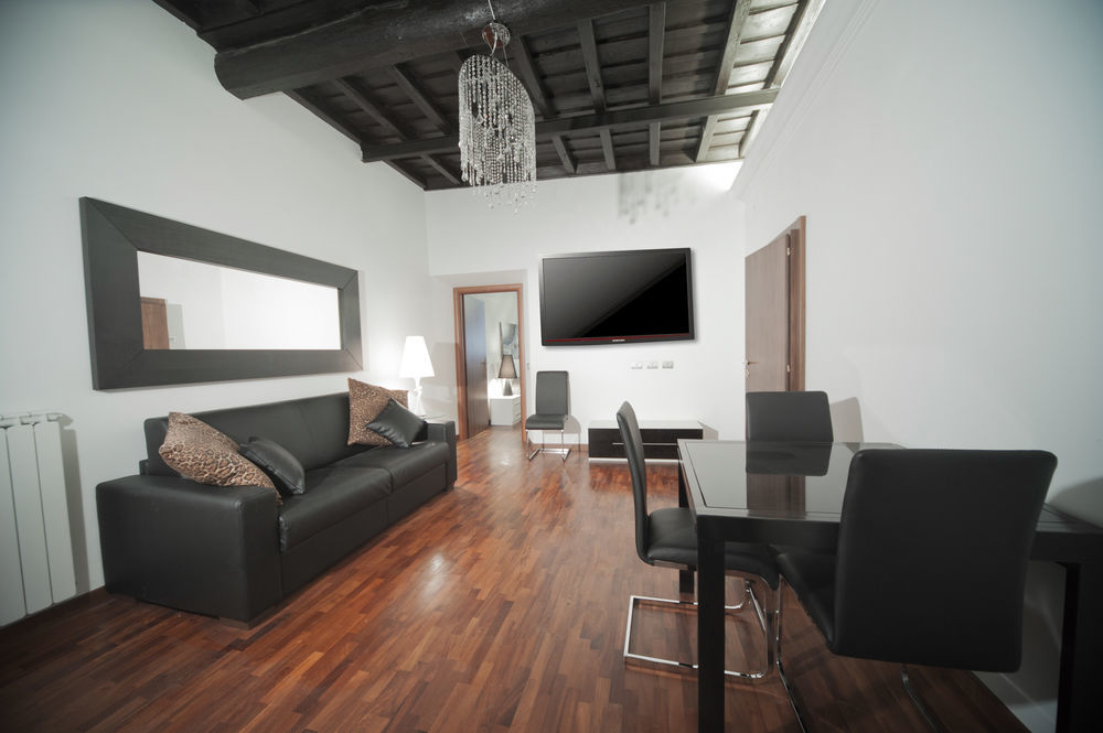64 Apart Apartment *